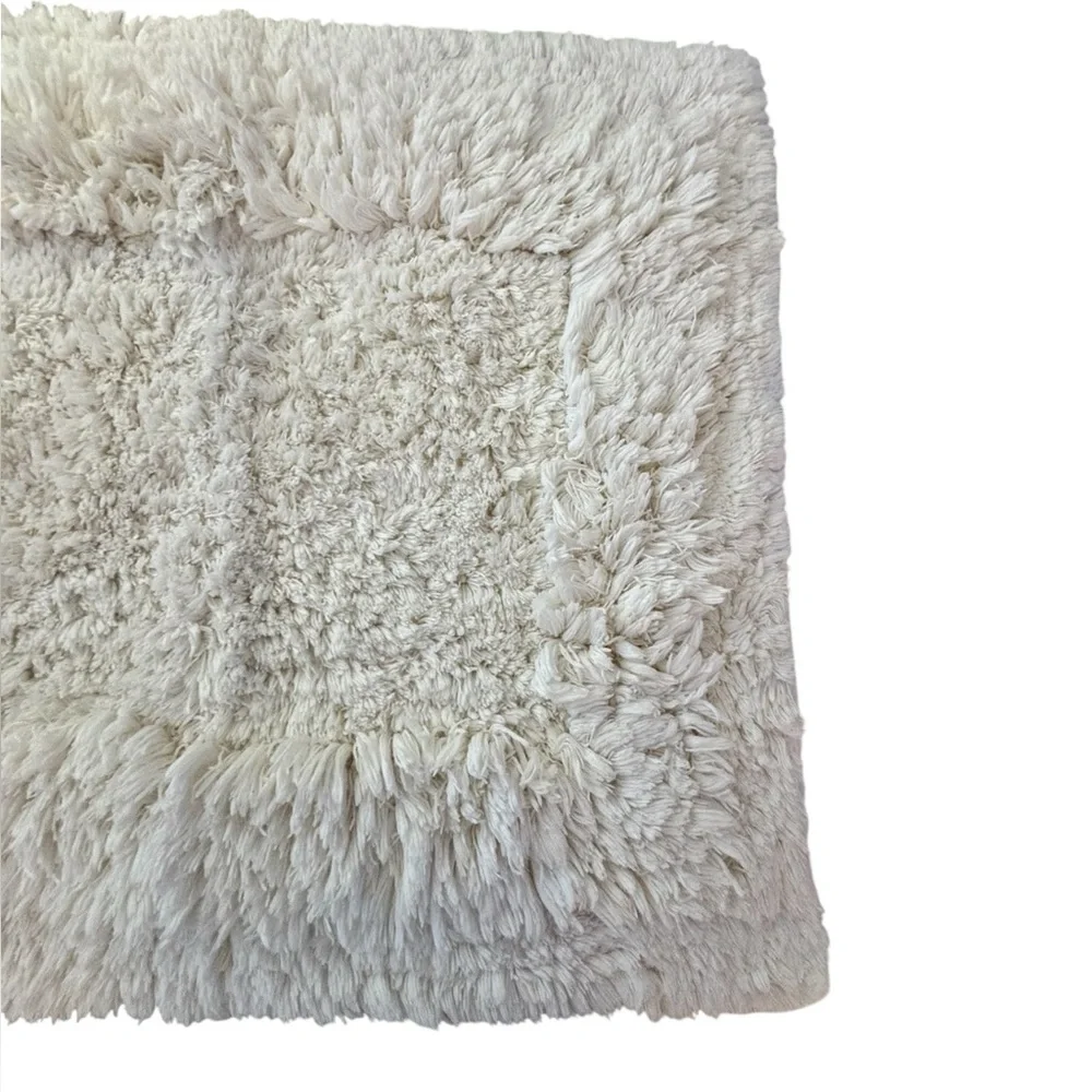 Crate & Barrel Raffee White Fluffy Cotton Bath‎ Mat 2ft x 3ft
